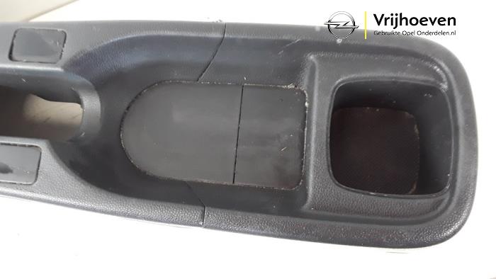 Middle console from a Opel Agila (B) 1.0 12V 2011