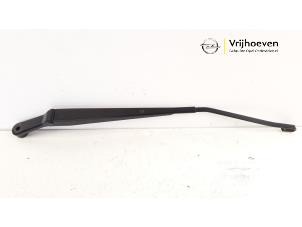 Used Front wiper arm Opel Agila (B) 1.0 12V Price € 20,00 Margin scheme offered by Autodemontage Vrijhoeven B.V.