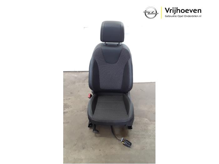 Seat, left from a Opel Insignia Grand Sport 2.0 CDTI 16V 2017
