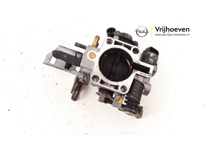 Throttle body from a Opel Astra G (F08/48) 1.6 16V 2000