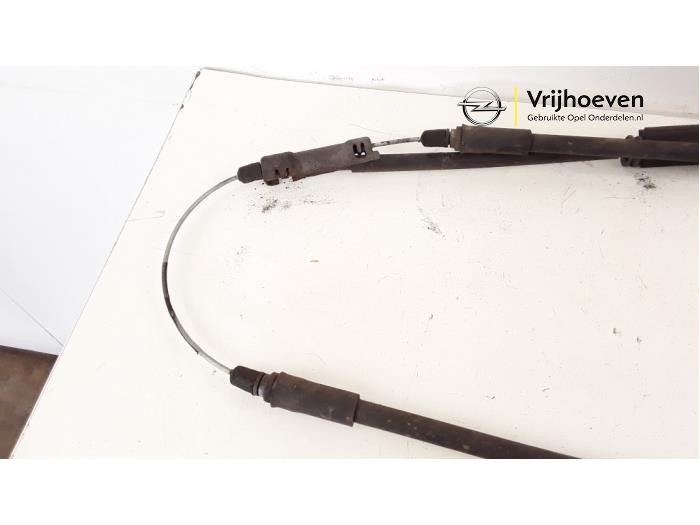 Cable de freno de mano de un Vauxhall Cascada 1.4 Turbo 16V 2015