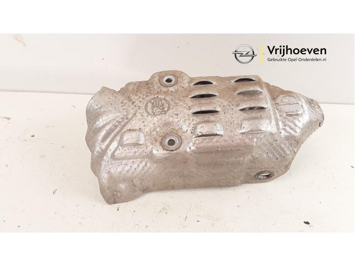 Begagnade Värmesköld Opel Corsa E 1.3 CDTi 16V ecoFLEX Pris € 10,00 Marginaltabell erbjuds av Autodemontage Vrijhoeven B.V.