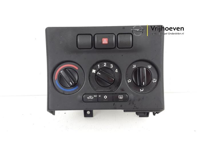 Begagnade Värmekontrollpanel Opel Zafira (F75) 1.8 16V Pris € 30,00 Marginaltabell erbjuds av Autodemontage Vrijhoeven B.V.