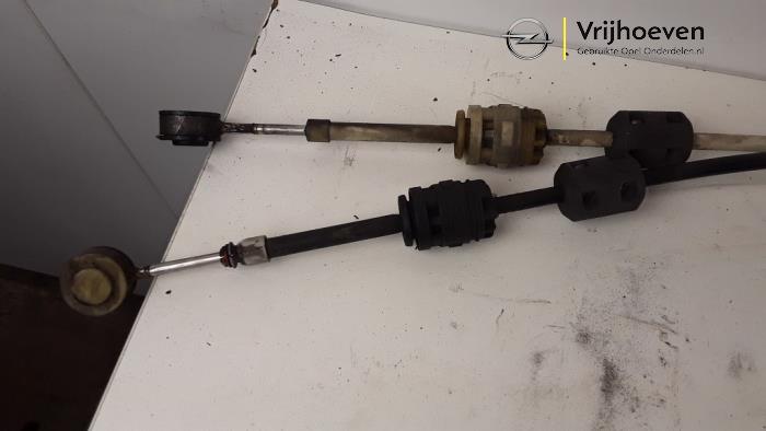 Gearbox shift cable from a Opel Astra J Sports Tourer (PD8/PE8/PF8) 1.4 16V ecoFLEX 2011