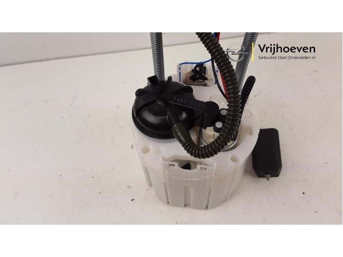 Electric fuel pump from a Opel Astra K 1.4 Turbo 16V 2017