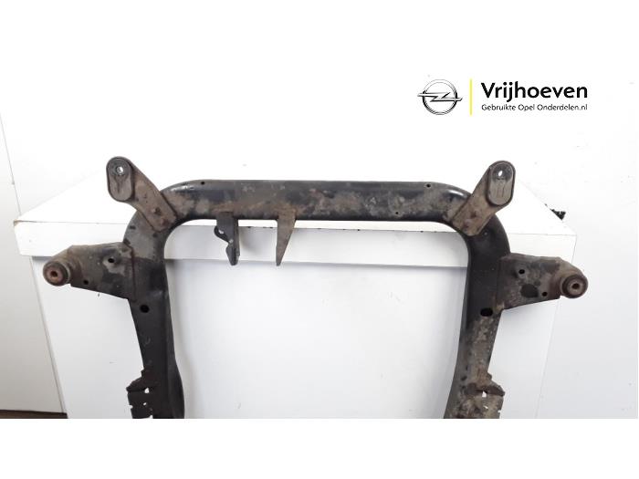 Subframe from a Opel Astra H SW (L35) 1.6 16V Twinport 2006