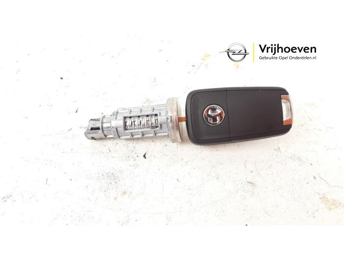 Ignition lock + key from a Opel Mokka X 1.4 Turbo 16V 2017