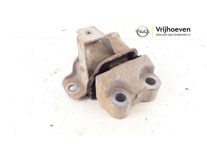 Usagé Support moteur Opel Combo 1.3 CDTI 16V ecoFlex Prix € 30,00 Règlement à la marge proposé par Autodemontage Vrijhoeven B.V.