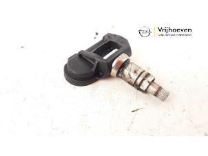 Usados Sensor de presión de neumáticos Opel Astra Precio € 25,00 Norma de margen ofrecido por Autodemontage Vrijhoeven B.V.