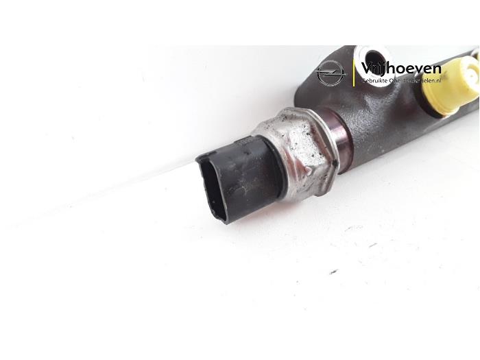 Fuel injector nozzle from a Opel Meriva 1.6 CDTI 16V 2014