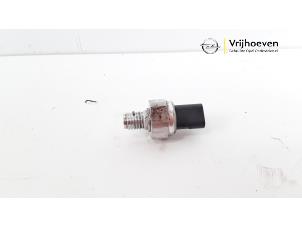 Öldrucksensor van een Opel Karl 1.0 ecoFLEX 12V 2016