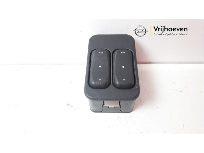 Usados Interruptor de ventanilla eléctrica Opel Meriva (A) 1.7 CDTI 16V Precio € 10,00 Norma de margen ofrecido por Autodemontage Vrijhoeven B.V.