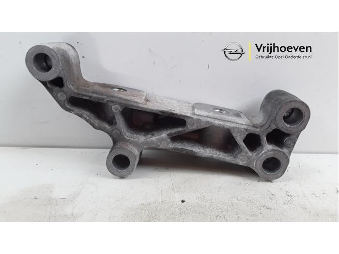 Engine mount from a Opel Astra K 1.6 CDTI 136 16V 2017