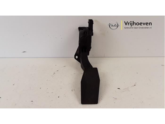 Accelerator pedal from a Opel Astra J Sports Tourer (PD8/PE8/PF8) 1.4 Turbo 16V 2014