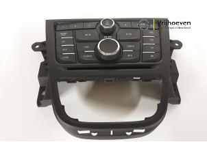 Gebrauchte Radiobedienfeld Opel Mokka/Mokka X 1.6 16V EcoFlex 4x2 Preis € 40,00 Margenregelung angeboten von Autodemontage Vrijhoeven B.V.
