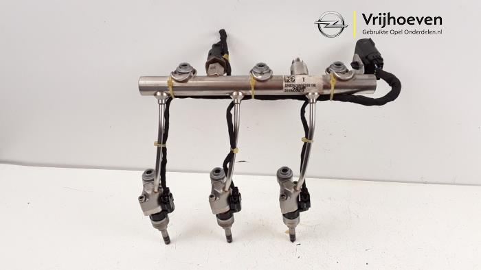 Usagé Système d'injection Opel Astra K 1.0 SIDI Turbo 12V Prix € 200,00 Règlement à la marge proposé par Autodemontage Vrijhoeven B.V.