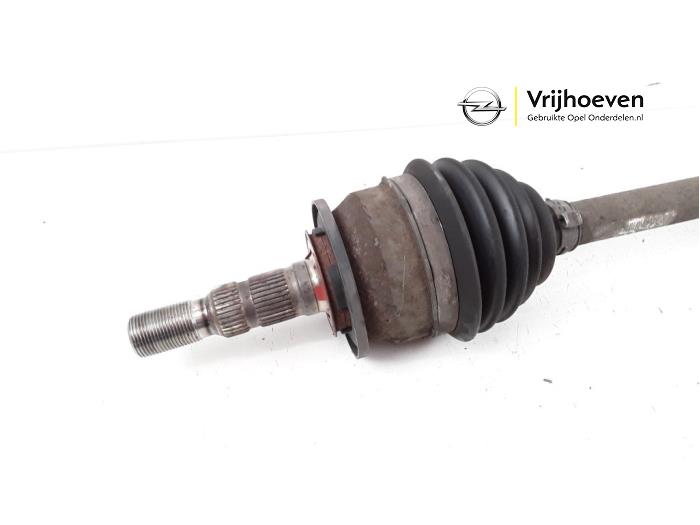 Drivaxel, vänster fram från en Opel Astra K Sports Tourer 1.4 Turbo 16V 2017