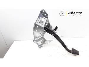 Używane Pedal hamulca Opel Astra H GTC (L08) 1.4 16V Twinport Cena € 25,00 Procedura marży oferowane przez Autodemontage Vrijhoeven B.V.