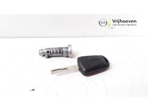 Gebrauchte Zündschloss + Schlüssel Opel Corsa D 1.4 16V Twinport Preis € 30,00 Margenregelung angeboten von Autodemontage Vrijhoeven B.V.