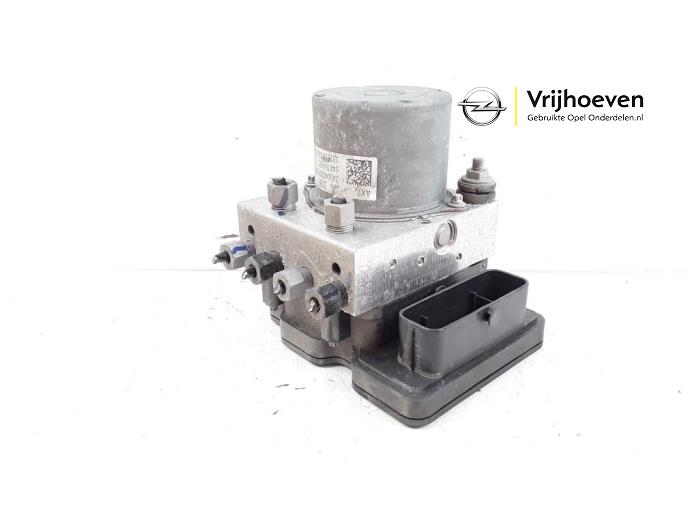 Used ABS pump Opel Karl 1.0 12V Price € 60,00 Margin scheme offered by Autodemontage Vrijhoeven B.V.
