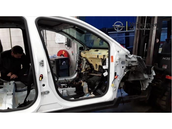 Naroznik karoserii prawy przód z Opel Crossland/Crossland X 1.2 12V Euro 6 2018