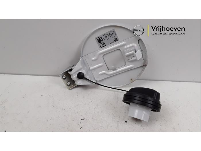 Tank cap cover from a Opel Karl 1.0 12V 2018
