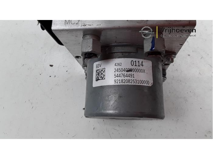 ABS pump from a Opel Karl 1.0 12V 2018