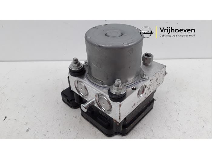 ABS pump from a Opel Karl 1.0 12V 2018