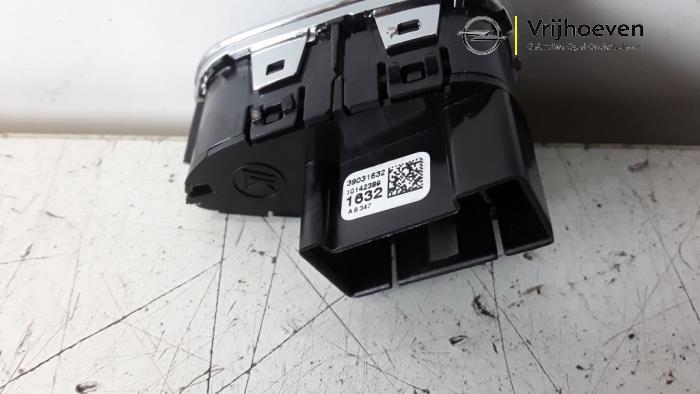 Zentralverriegelung Schalter van een Opel Corsa E 1.4 16V 2019