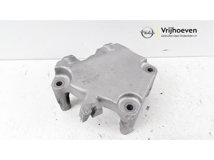 Usagé Support moteur Opel Corsa E 1.4 16V Prix € 25,00 Règlement à la marge proposé par Autodemontage Vrijhoeven B.V.