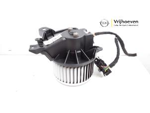 Usados Motor de ventilador de calefactor Opel Corsa D 1.2 16V Precio € 30,00 Norma de margen ofrecido por Autodemontage Vrijhoeven B.V.