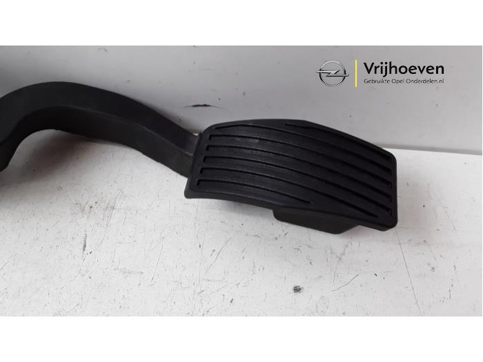 Accelerator pedal Opel Corsa E 1.2 16V 13435408