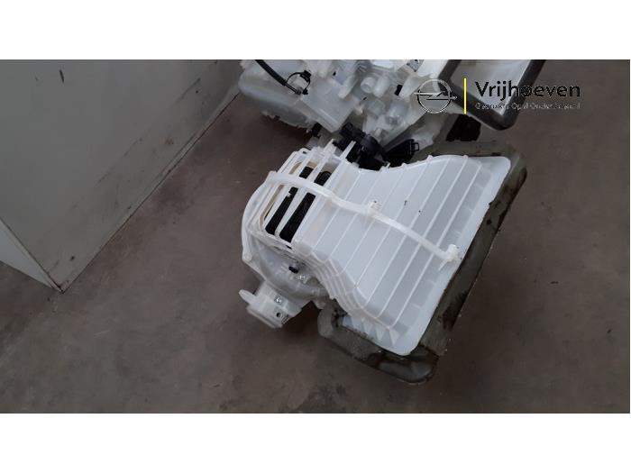 Cuerpo de calefactor de un Opel Corsa E 1.0 SIDI Turbo 12V 2015