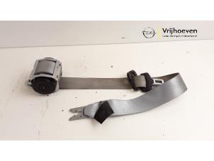 Usagé Ceinture de sécurité avant droite Opel Corsa D 1.4 16V Twinport Prix € 30,00 Règlement à la marge proposé par Autodemontage Vrijhoeven B.V.