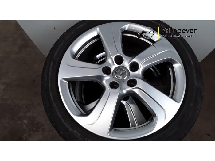 Kit jantes + pneumatiques d'un Opel Corsa E 1.6 OPC Turbo 16V 2015