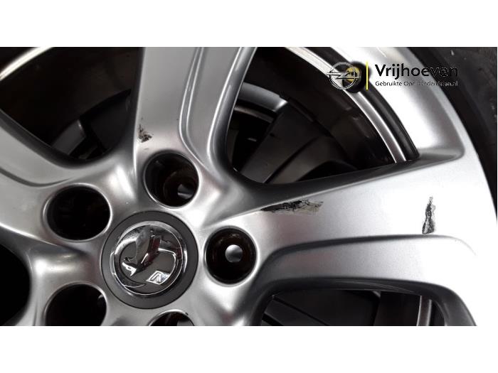 Felgen Set + Reifen van een Opel Corsa E 1.6 OPC Turbo 16V 2015