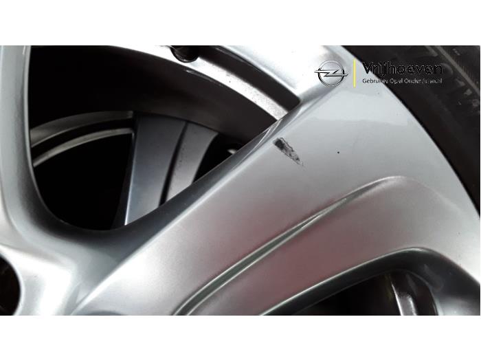 Felgen Set + Reifen van een Opel Corsa E 1.6 OPC Turbo 16V 2015