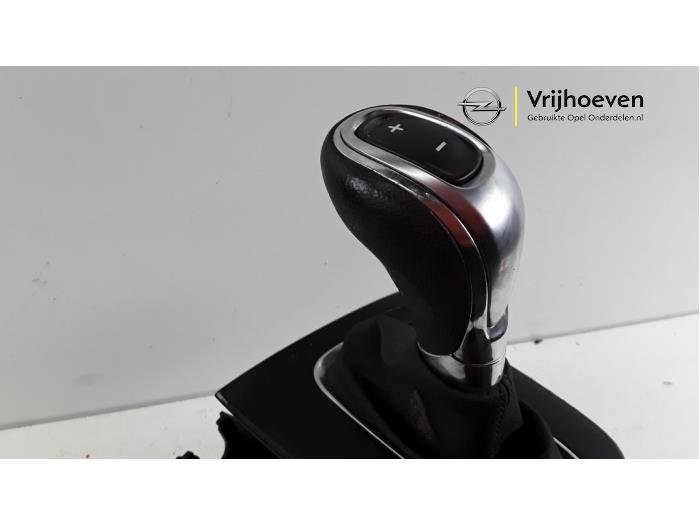 Automatic gear selector from a Opel Mokka X 1.4 Turbo 16V 2017