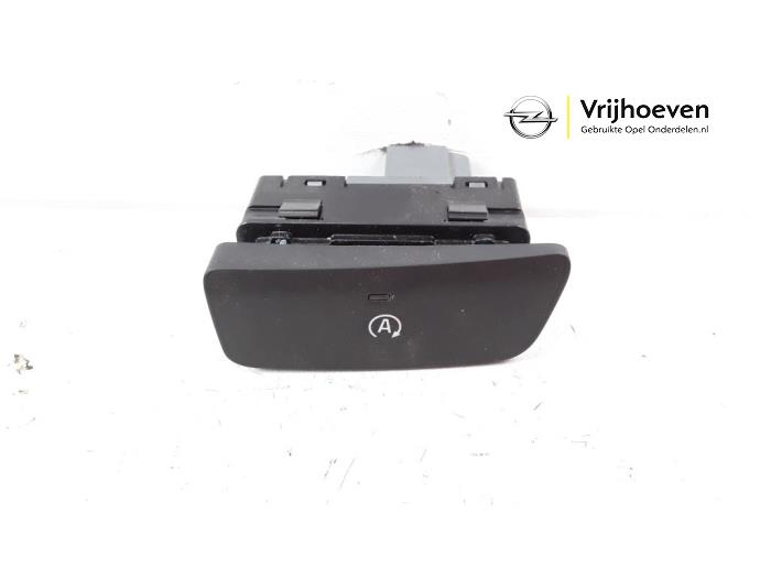 Używane Przelacznik Start/Stop Opel Mokka/Mokka X 1.6 CDTI 16V 4x2 Cena € 10,00 Procedura marży oferowane przez Autodemontage Vrijhoeven B.V.
