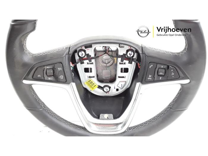 Steering wheel from a Vauxhall Mokka/Mokka X 1.6 CDTI 16V 4x2 2015