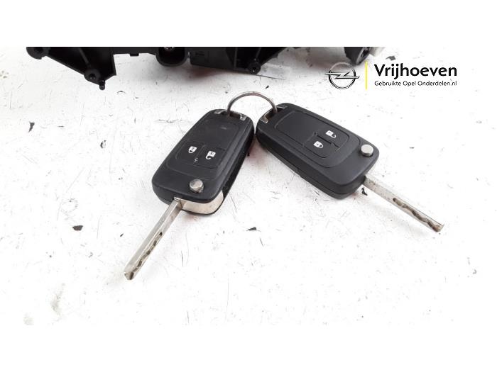 Zündschloss+Schlüssel van een Vauxhall Mokka/Mokka X 1.6 CDTI 16V 4x2 2015