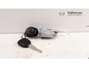 Gebrauchte Zündschloss + Schlüssel Opel Agila (B) 1.2 16V LPG Preis € 45,00 Margenregelung angeboten von Autodemontage Vrijhoeven B.V.