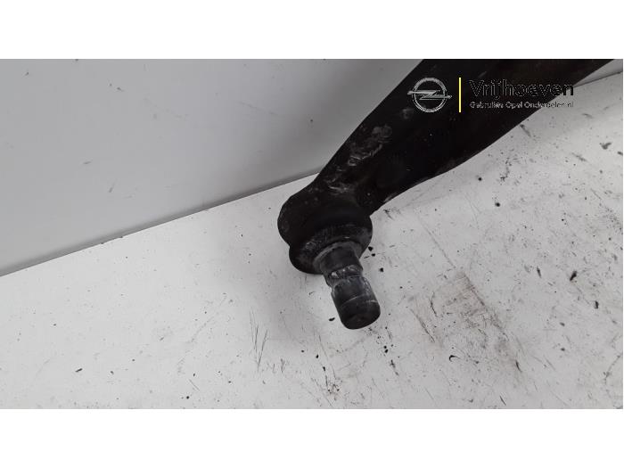Bras de suspension avant gauche d'un Opel Zafira Tourer (P12) 2.0 CDTI 16V 165 Ecotec 2014