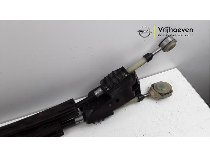 Gearbox shift cable from a Opel Corsa F (UB/UH/UP) 1.2 12V 100 2019