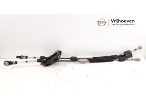 Usados Cable de cambio de caja de cambios Opel Corsa F (UB/UH/UP) 1.2 12V 100 Precio € 40,00 Norma de margen ofrecido por Autodemontage Vrijhoeven B.V.
