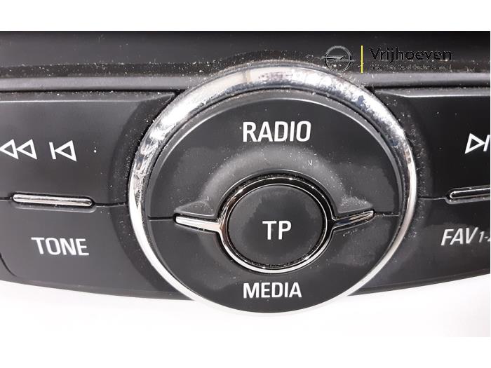 Reproductor de CD y radio de un Opel Adam 1.2 16V 2014