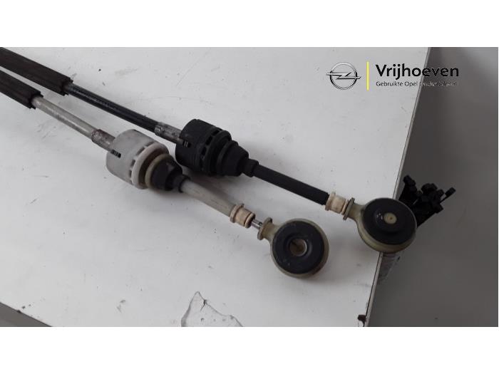 Gearbox shift cable from a Opel Astra K 1.6 CDTI 110 16V 2016