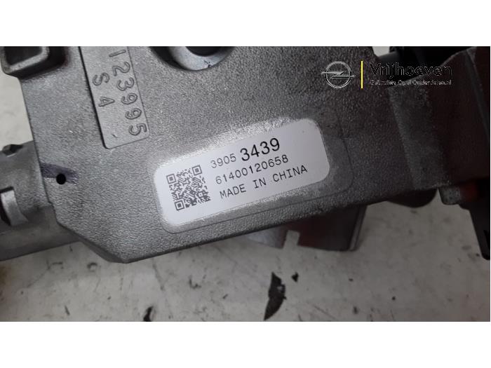 Zündschloss+Schlüssel van een Opel Astra K 1.6 CDTI 110 16V 2016