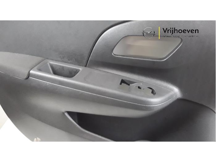 Revêtement portière haut 4portes avant gauche d'un Opel Corsa F (UB/UH/UP) 1.2 12V 75 2020