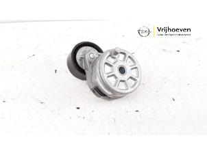 Spanrolle multiriem van een Opel Corsa F (UB/UH/UP) 1.2 12V 100 2019